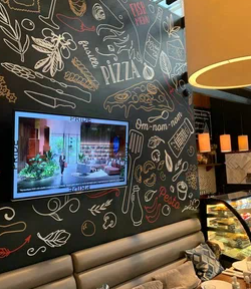 Фотография рекламного носителя, тип: Видеоэкран, адрес: Салон связи «Теле2», Ходынский ул., д.4, Москва, Россия. Сторона/вариант №1398001