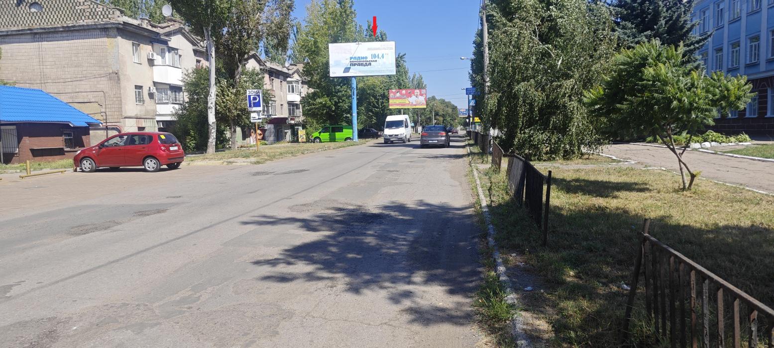 Фотография рекламного носителя, тип: Билборд 3x6, адрес: Комсомольская ул., д.8, Горловка, Донецкая область, Россия. Сторона В №1326977