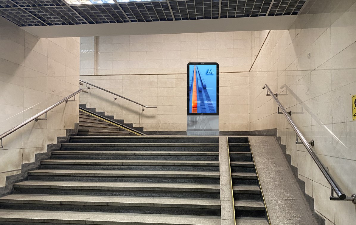 Фотография рекламного носителя, тип: Видеоэкран, адрес: Станция метро «Золотая Нива», линия Дзержинская, Новосибирск, Новосибирская область, Россия. Сторона/вариант №1424857