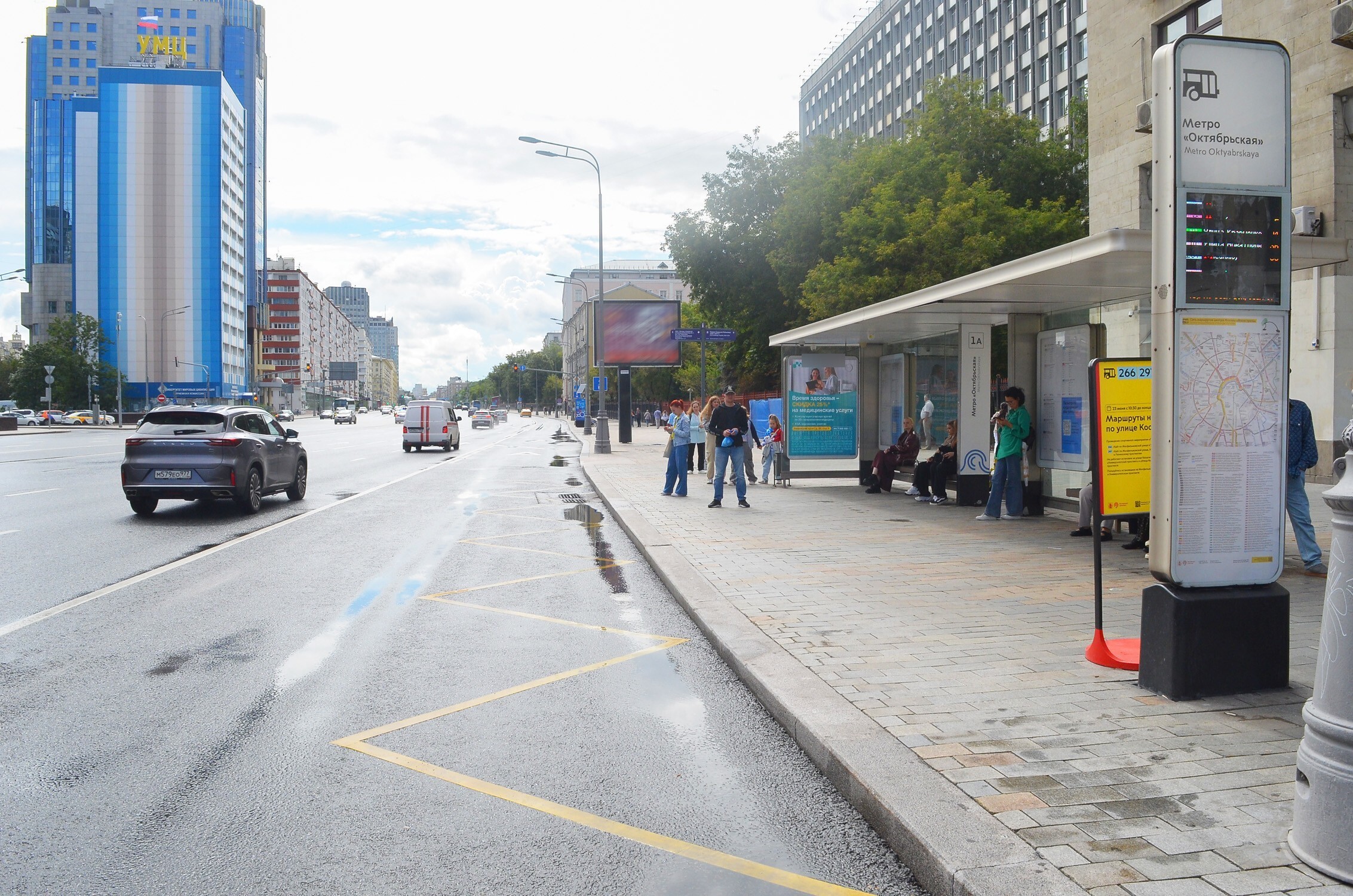 Фотография рекламного носителя, тип: Остановка 1.8x1.2, адрес: Ленинский пр-т., д.2А, поз.1, Москва, Россия. Сторона А1 №556700