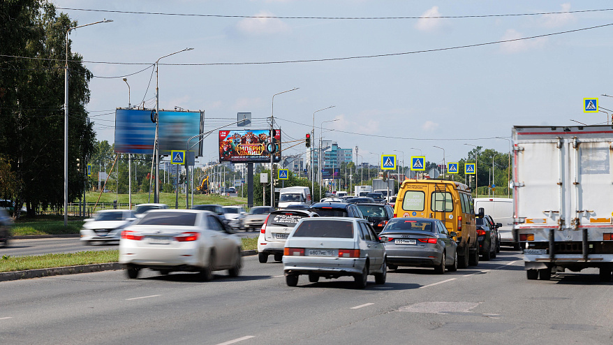 Фотография рекламного носителя, тип: Билборд 3x6, адрес: Архитекторов б-р., д.35 X Садовая ул., д.22, Омск, Омская область, Россия. Сторона В1-В10 №1009724
