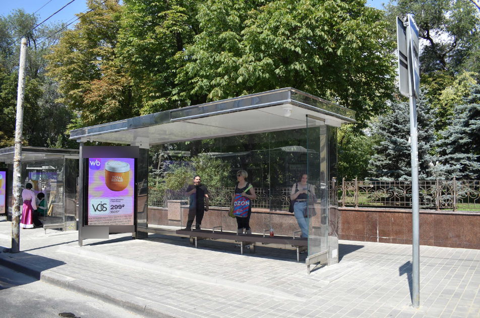 Фотография рекламного носителя, тип: Остановка 1.8x1.2, адрес: Ворошиловский пр-т., д.41/112, поз.1, Ростов-на-Дону, Ростовская область, Россия. Сторона А1 №1397955