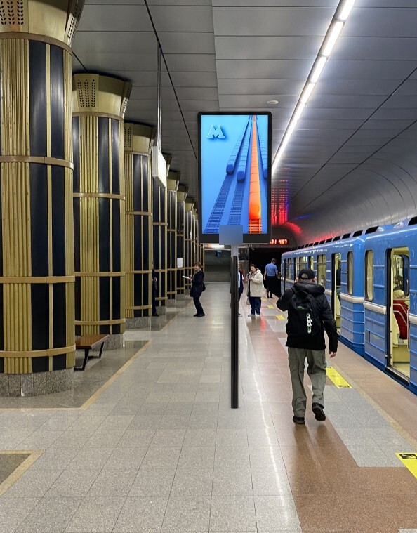 Фотография рекламного носителя, тип: Видеоэкран, адрес: Станция метро «Золотая Нива», линия Дзержинская, Новосибирск, Новосибирская область, Россия. Сторона/вариант А2 №1424858