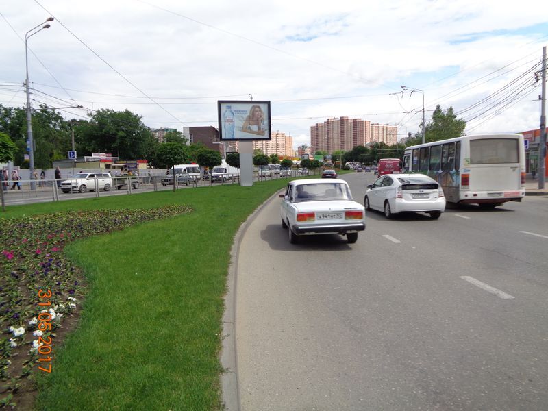 Фотография рекламного носителя, тип: Ситиборд 2.7x3.7, адрес: им. В.Н. Мачуги ул., д.2а, поз.1, Краснодар, Краснодарский край, Россия. Сторона А7-А13 №1403073