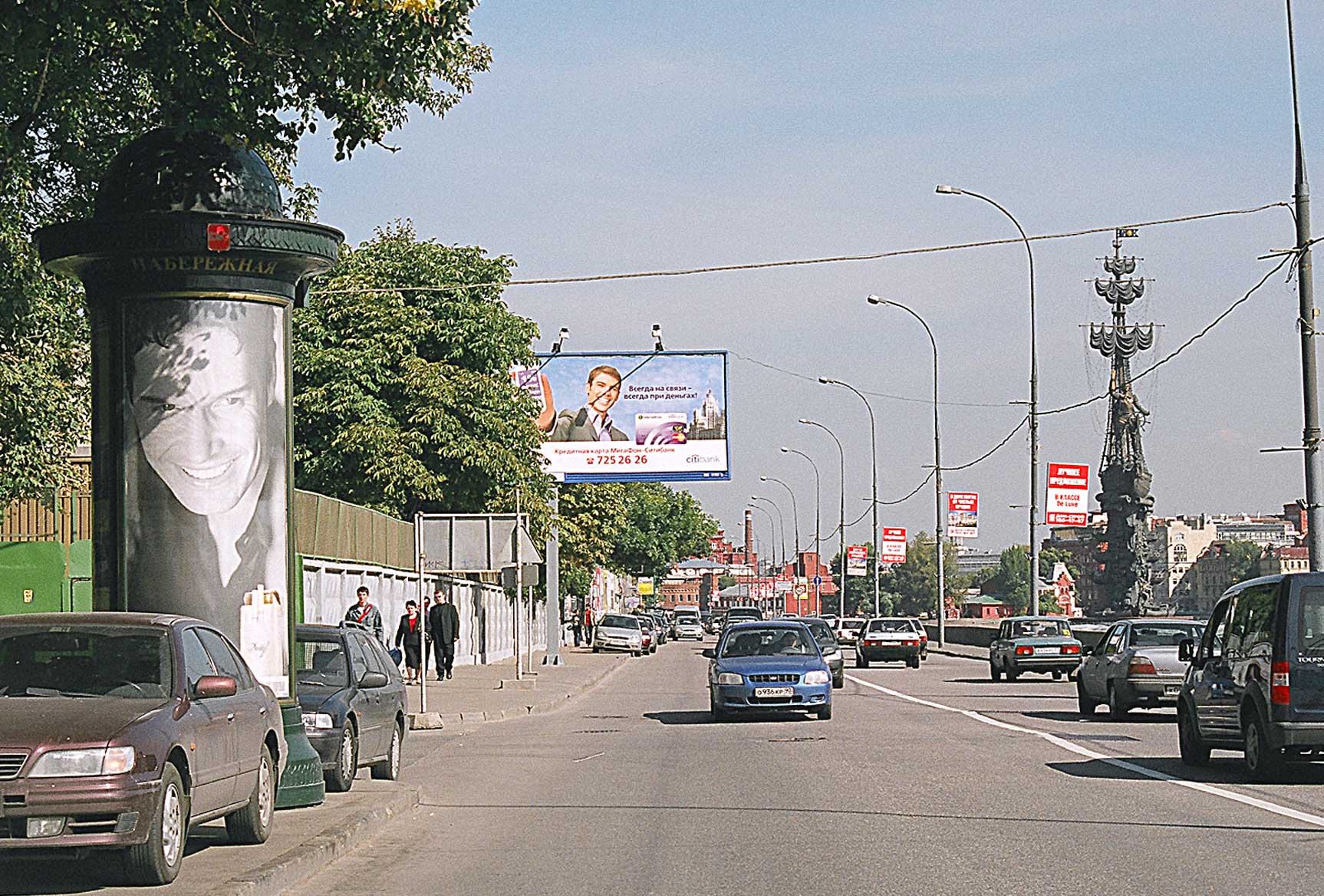 Фотография рекламного носителя, тип: Пиллар 3x1.4, адрес: Пречистенская наб., д.3 Х Турчаниновый пер., Москва, Россия. Сторона B №16468