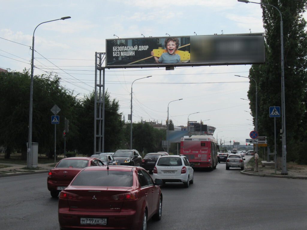 Фотография рекламного носителя, тип: Арка, адрес: 7-я гвардейская ул. Х Коммунистическая ул., Волгоград, Волгоградская область, Россия. Сторона А2 №111585