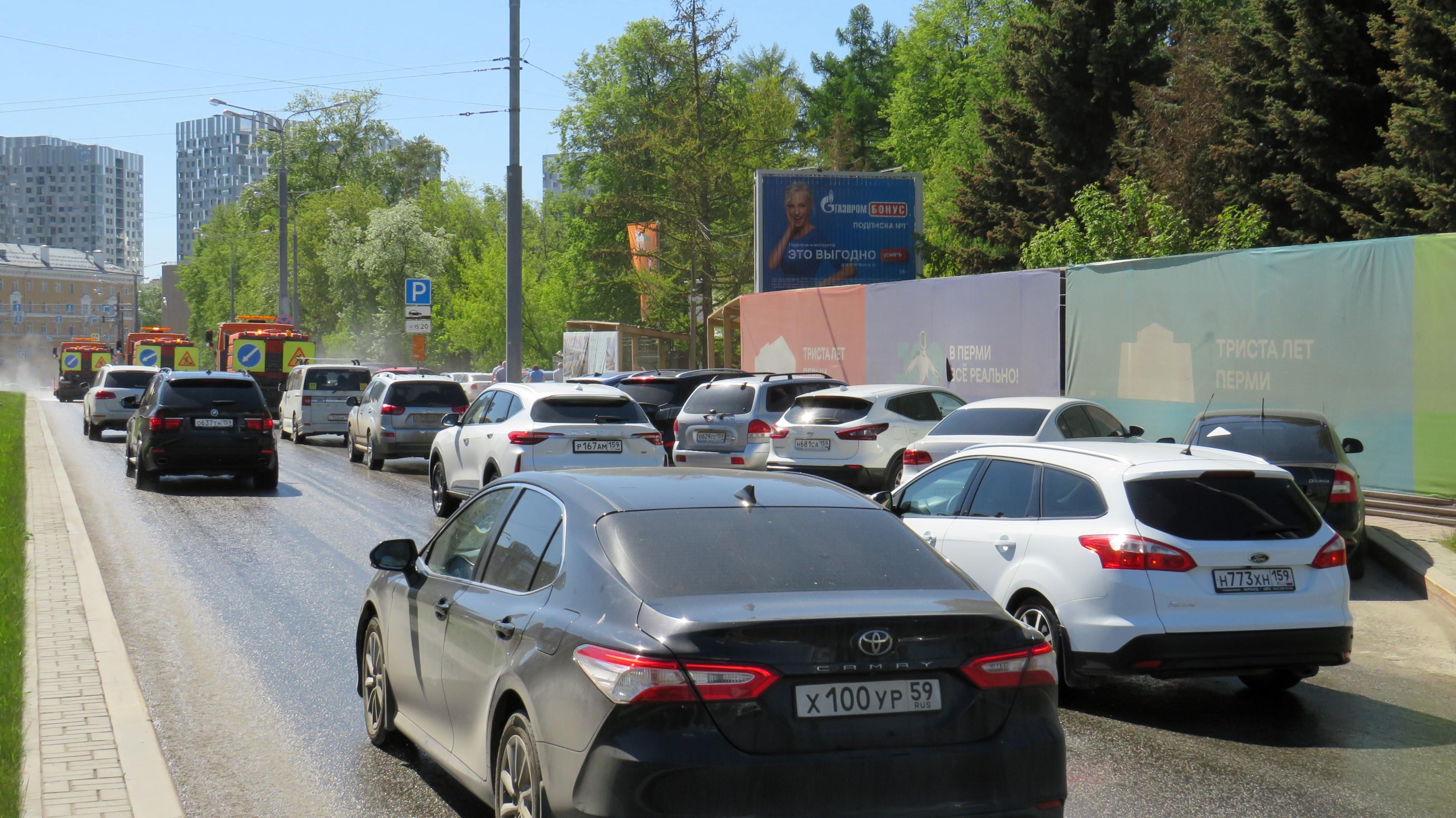 Фотография рекламного носителя, тип: Ситиборд 2.7x3.7, адрес: Революции ул., д.27 Х Г.Звезда ул., Пермь, Пермский край, Россия. Сторона A1-A3 №90054