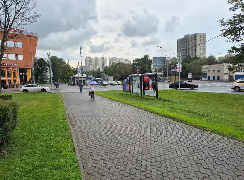 Фотография рекламного носителя, тип: Афиша 1.75x1.8, адрес: Профсоюзная ул., д.54, корп.2, стенд 3, Москва, Россия. Сторона B №887261