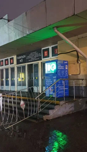 Фотография рекламного носителя, тип: Нестандартный ситиформат, адрес: Земляной Вал ул., д.29, Курский вокзал, вход в павильон №3, Москва, Россия. Сторона А №1327131