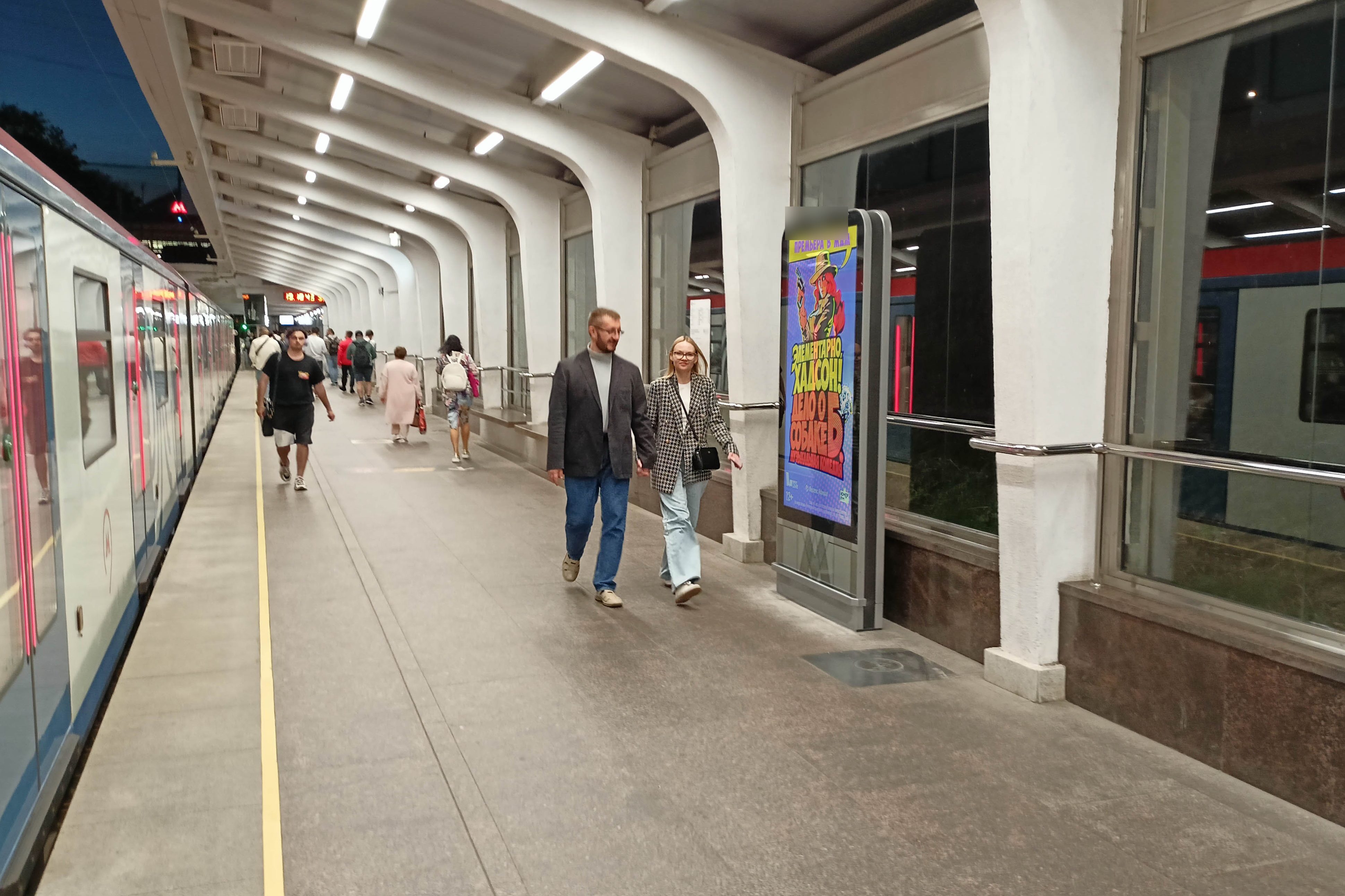 Фотография рекламного носителя, тип: Видеоэкран, адрес: Станция метро «Фили», линия Филёвская, Москва, Россия. Сторона/вариант А1 №1423389