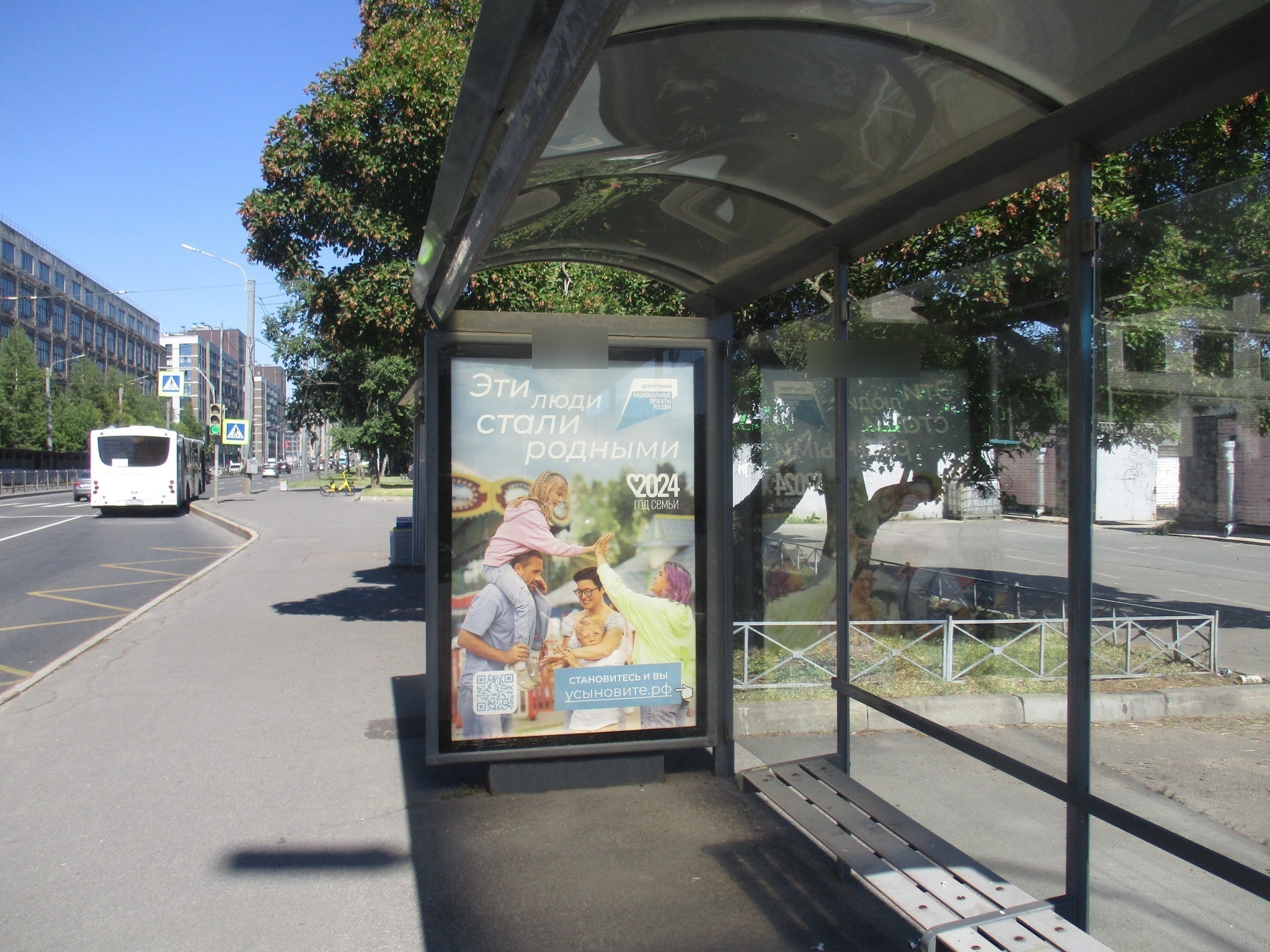 Фотография рекламного носителя, тип: Остановка 1.8x1.2, адрес: Светлановский пр-т., д.3, поз.1, Санкт-Петербург, Россия. Сторона А №140618