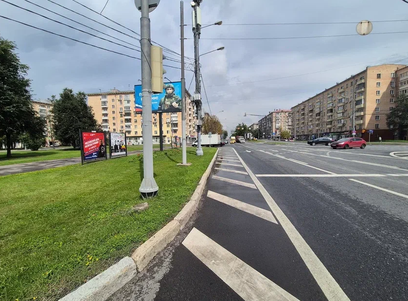 Фотография рекламного носителя, тип: Афиша 1.75x1.8, адрес: Профсоюзная ул. Х Нахимовский пр-т., поз.2, стенд 2, Москва, Россия. Сторона A №887288