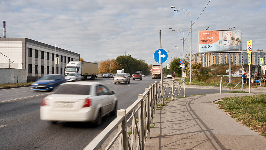 Фотография рекламного носителя, тип: Билборд 3x6, адрес: Тэцевская ул., напротив д.5, через дорогу, Казань, Республика Татарстан, Россия. Сторона A1-A3 №679003