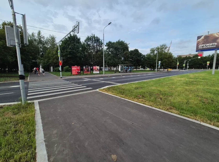 Фотография рекламного носителя, тип: Афиша 1.75x1.8, адрес: Академика Королева ул., ост. "1-я Останкинская улица", стенд 1, Москва, Россия. Сторона A №864970