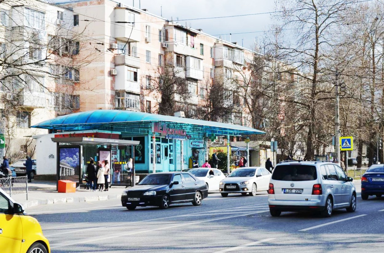 Фотография рекламного носителя, тип: Остановка 1.8x1.2, адрес: Генерала Острякова пр-т., ост. Техническая библиотека, поз.1, Севастополь, Россия. Сторона Б1 №721431