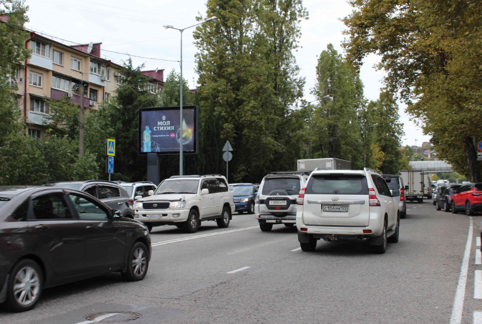 Фотография рекламного носителя, тип: Ситиборд 2.7x3.7, адрес: Донская ул., д.33, Сочи, Краснодарский край, Россия. Сторона B1-B5 №826565