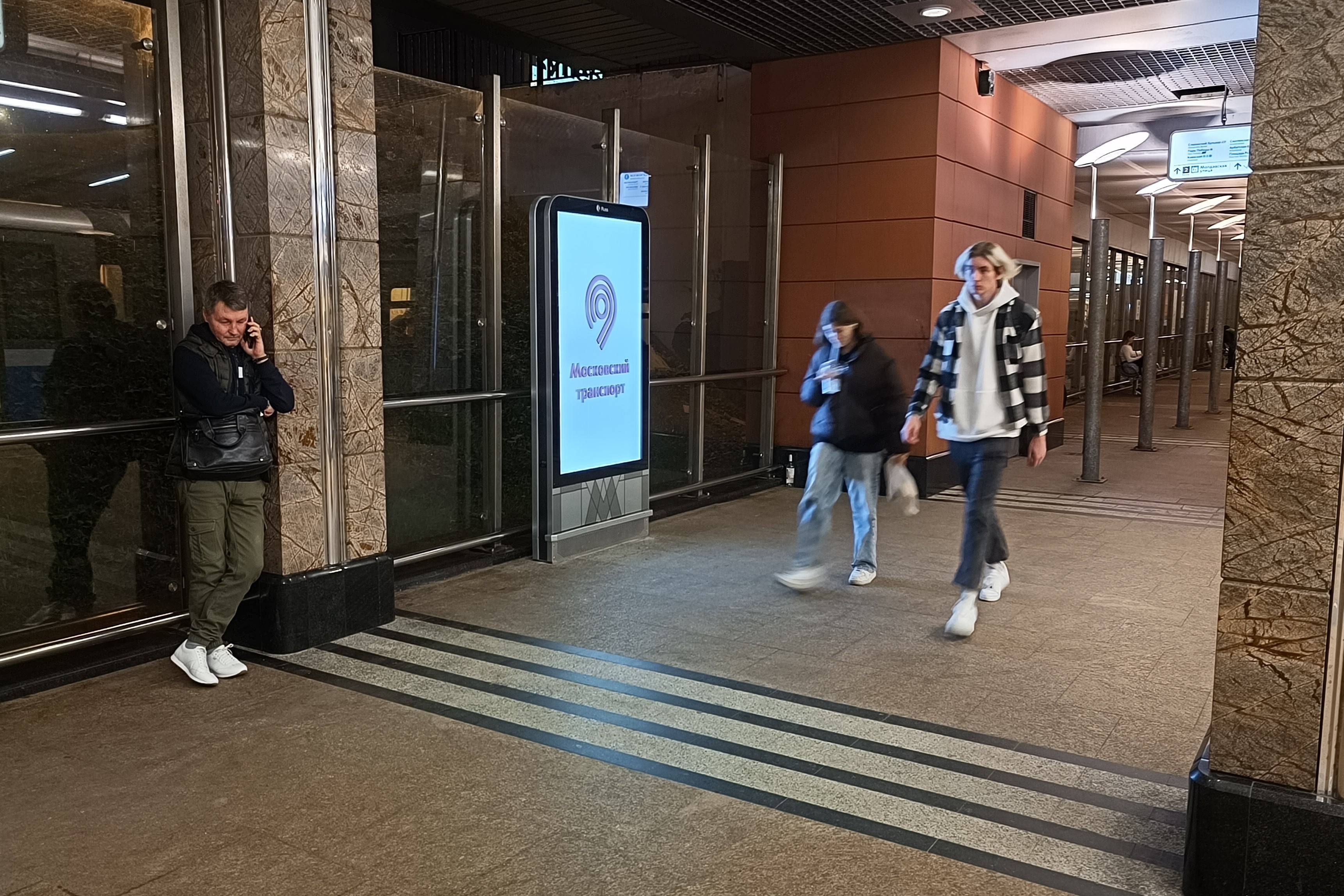 Фотография рекламного носителя, тип: Видеоэкран, адрес: Станция метро «Кунцевская», линия Арбатско-Покровская, Москва, Россия. Сторона/вариант А1 №1376008