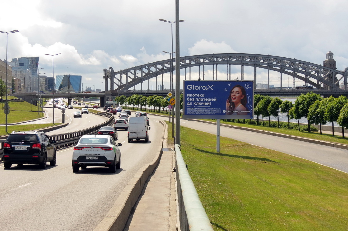 Фотография рекламного носителя, тип: Билборд 3x6, адрес: Малоохтинская наб., съезд с Малоохтинского моста, Санкт-Петербург, Россия. Сторона А №120869
