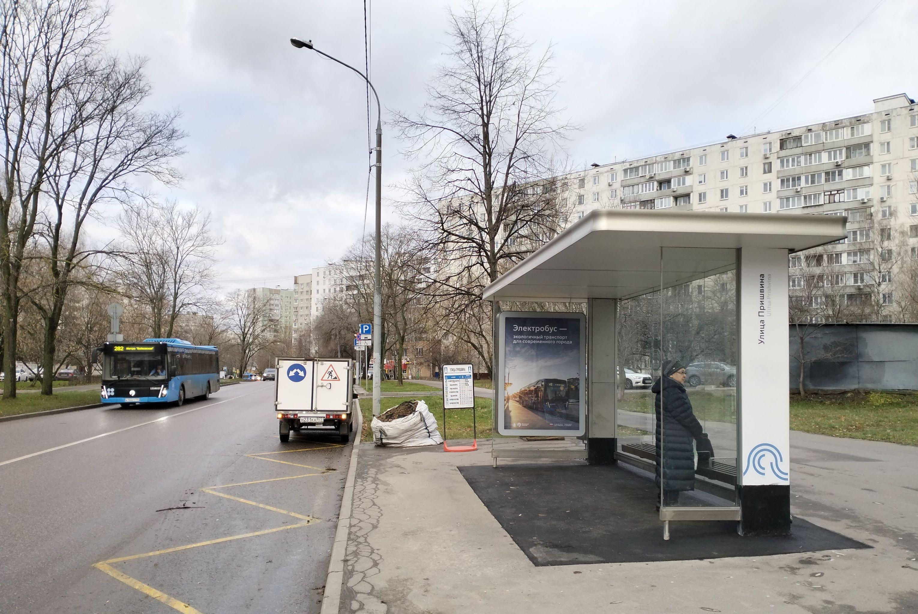 Фотография рекламного носителя, тип: Остановка 1.8x1.2, адрес: Пришвина ул., д.15/1, Москва, Россия. Сторона А №932099