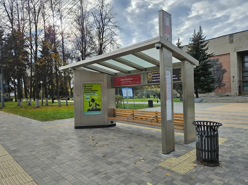 Фотография рекламного носителя, тип: Остановка, адрес: Коминтерна ул., ост. Баррикад ул., Нижний Новгород, Нижегородская область, Россия. Сторона A1-А10 №1001190