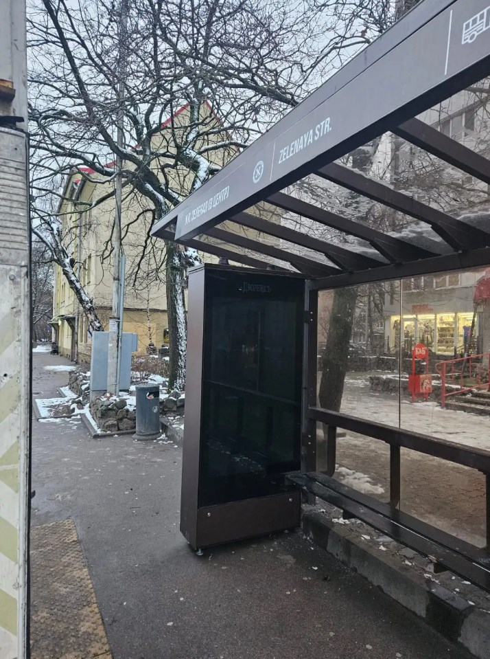 Фотография рекламного носителя, тип: Остановка 1.8x1.2, адрес: Александра Невского ул., ост. ул.Зеленая, Калининград, Калининградская область, Россия. Сторона А1-А10 №1348892