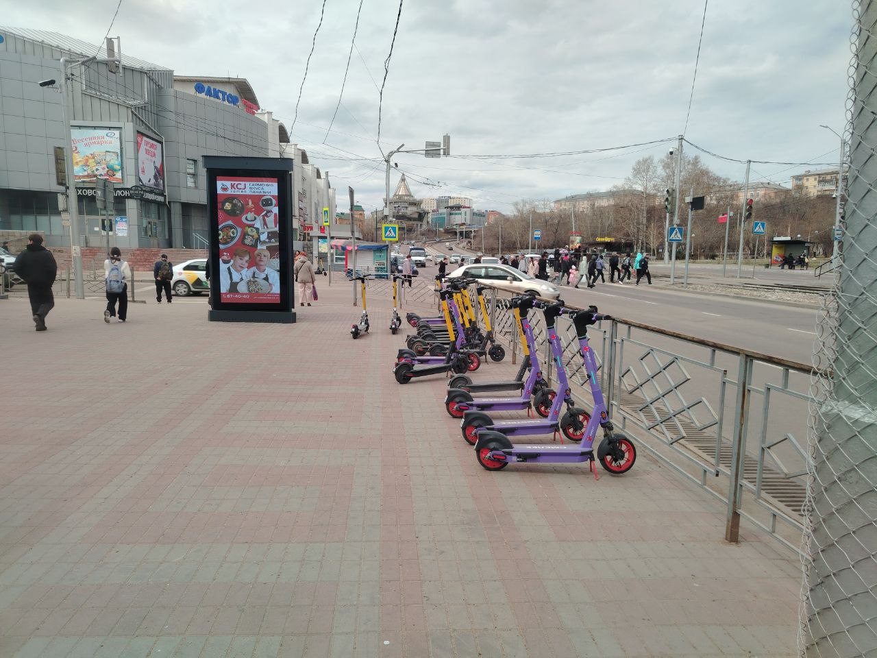 Фотография рекламного носителя, тип: Пиллар 3x1.4, адрес: Балтахинова ул., д.15 , вблизи ТРЦ Galaxy, Улан-Удэ, Республика Бурятия, Россия. Сторона Б1-Б10 №1348957