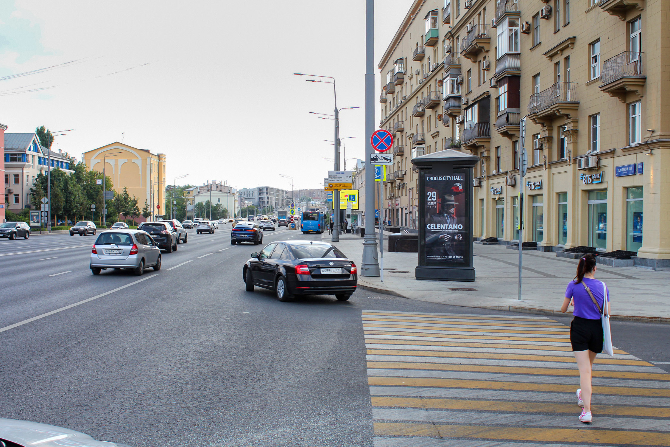 Фотография рекламного носителя, тип: Пиллар 3x1.4, адрес: Земляной Вал ул., д.52/16, cтр.1, Москва, Россия. Сторона A1-А3 №329680