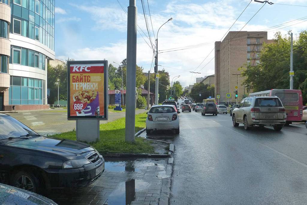 Фотография рекламного носителя, тип: Ситиформат 1.8x1.2, адрес: Чапаева ул. Х Большакова ул., д.70, Екатеринбург, Свердловская область, Россия. Сторона B №608000