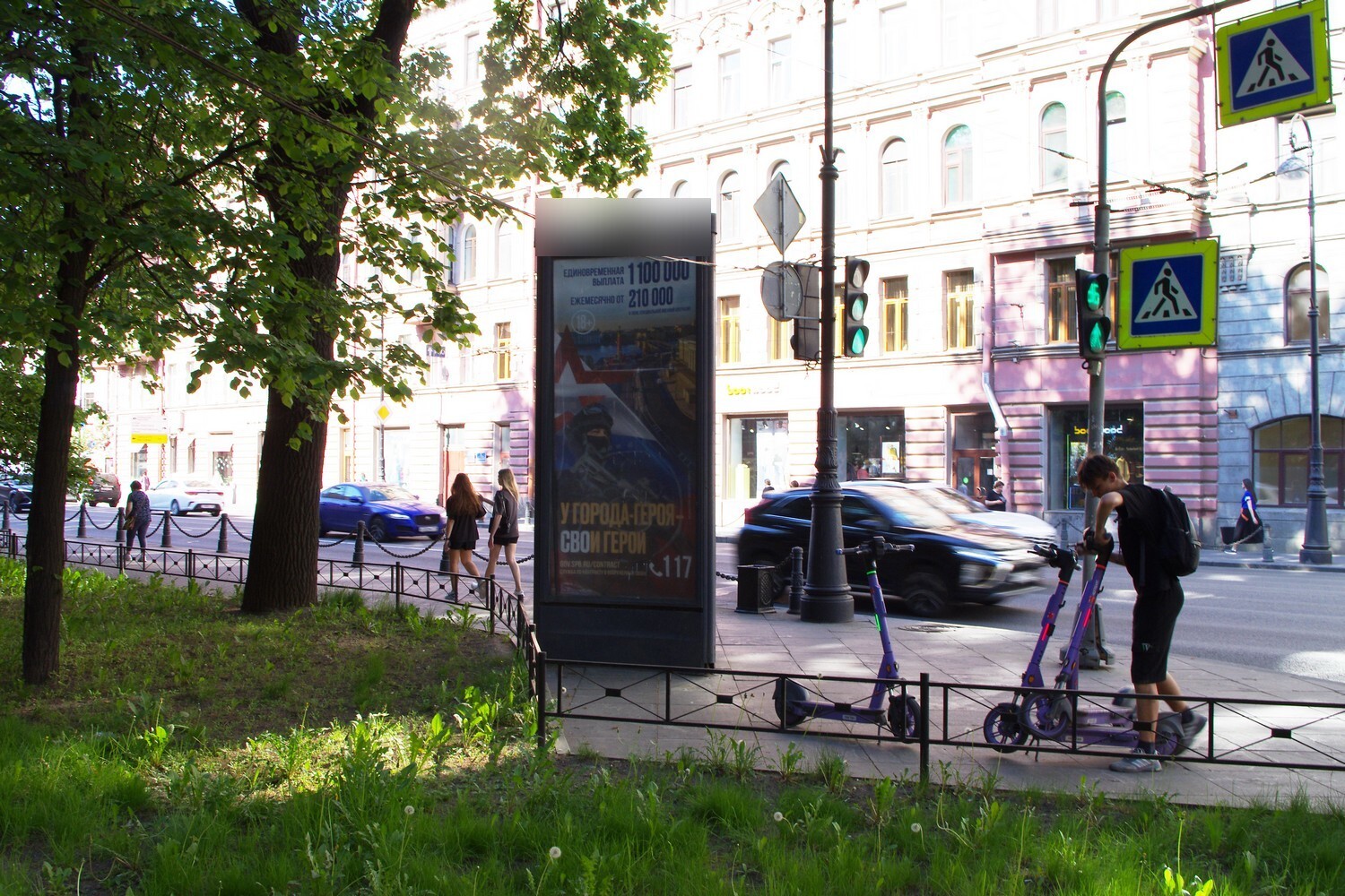 Фотография рекламного носителя, тип: Пиллар 3x1.4, адрес: Каменноостровский пр-т., д.34 Х Большая Пушкарская ул., Санкт-Петербург, Россия. Сторона С №542188