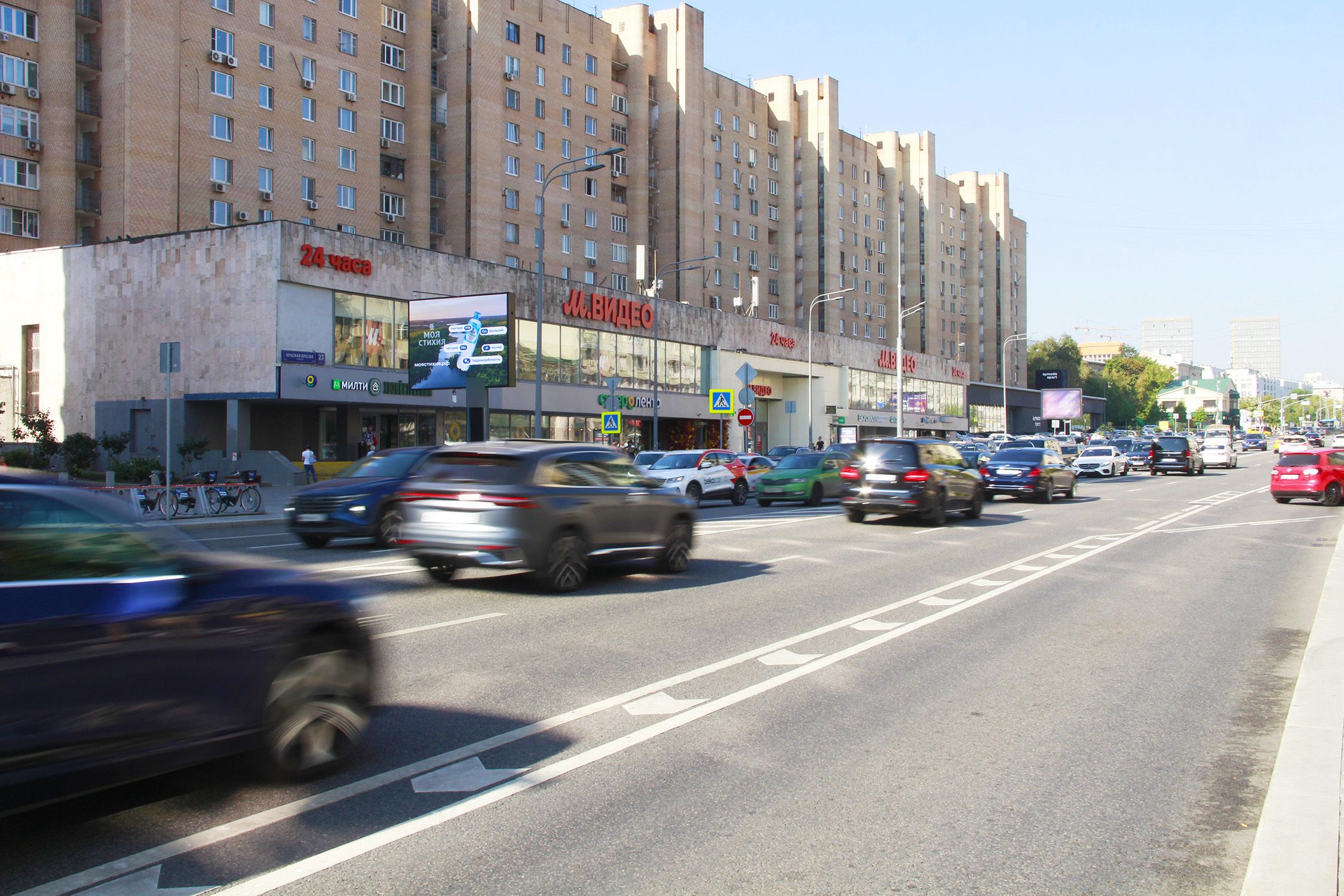 Фотография рекламного носителя, тип: Ситиборд 2.7x3.7, адрес: Красная Пресня ул., д.23, поз.3, Москва, Россия. Сторона Б1 №858828