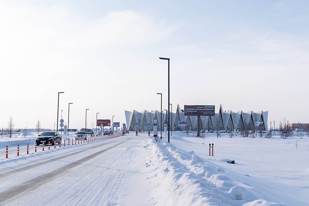 Фотография рекламного носителя, тип: Суперсайт 5x15, адрес: Привокзальная пл., Новый Уренгой, Ямало-Ненецкий автономный округ, Россия. Сторона A №1021525