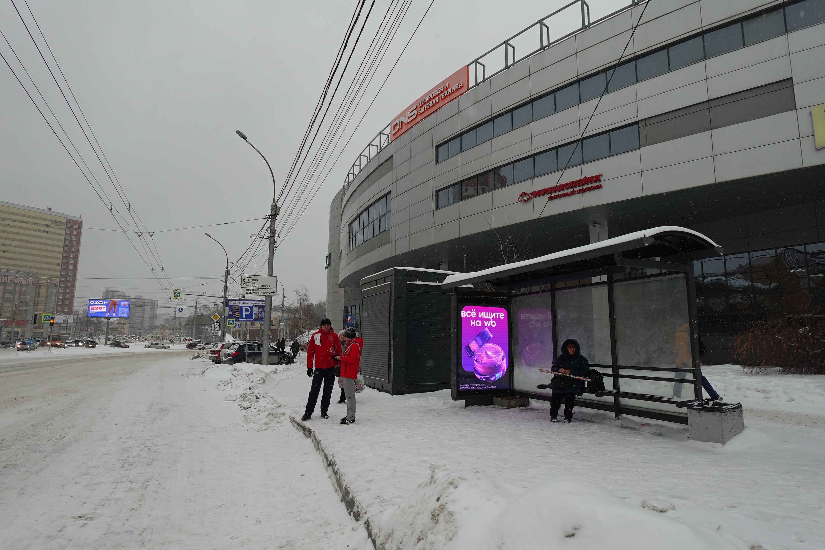 Фотография рекламного носителя, тип: Остановка 1.8x1.2, адрес: Дзержинского пр-т., д.2/2, Новосибирск, Новосибирская область, Россия. Сторона А1 №1088372