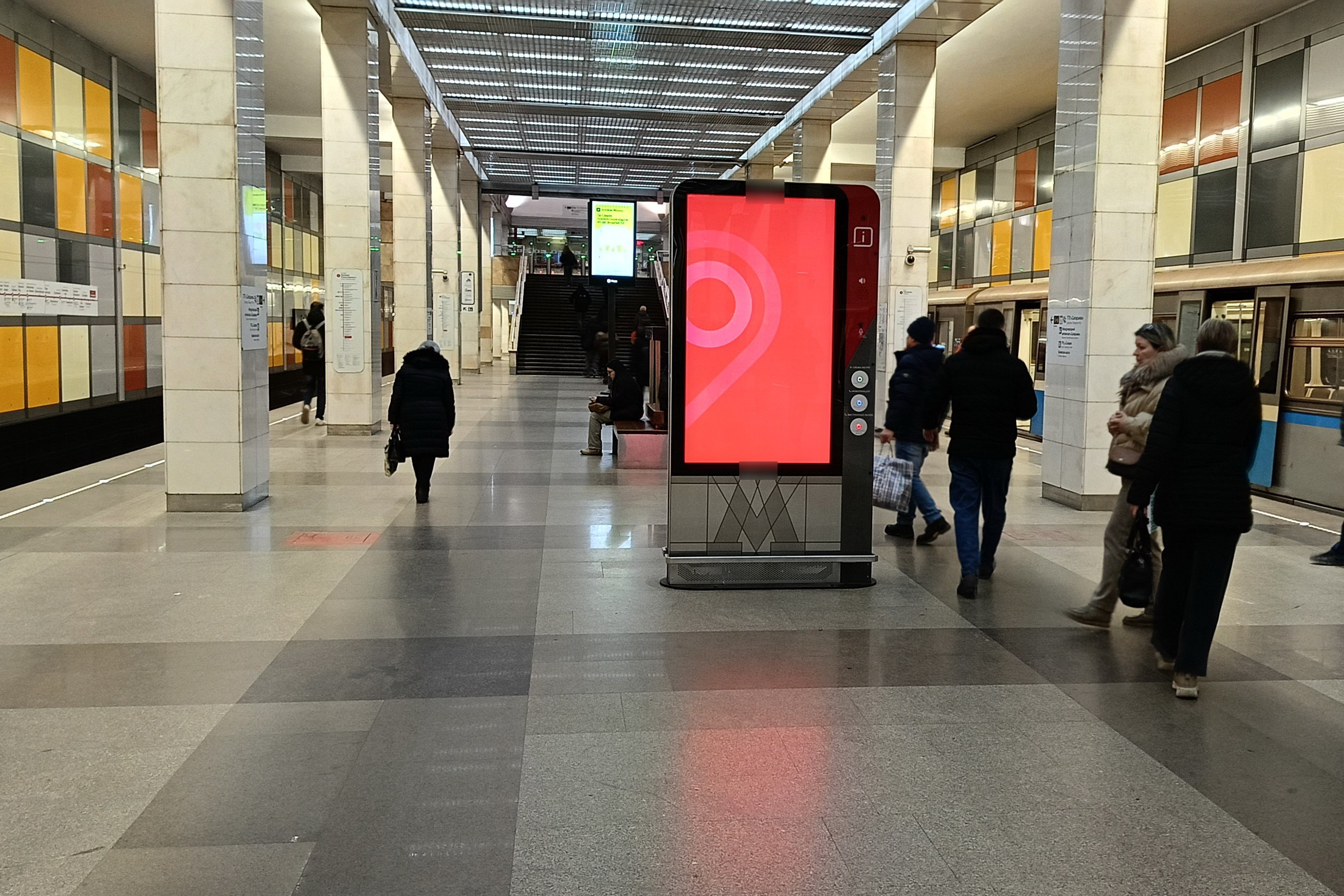 Фотография рекламного носителя, тип: Видеоэкран, адрес: Станция метро «Саларьево», линия Сокольническая, Москва, Россия. Сторона/вариант A1 №1373859