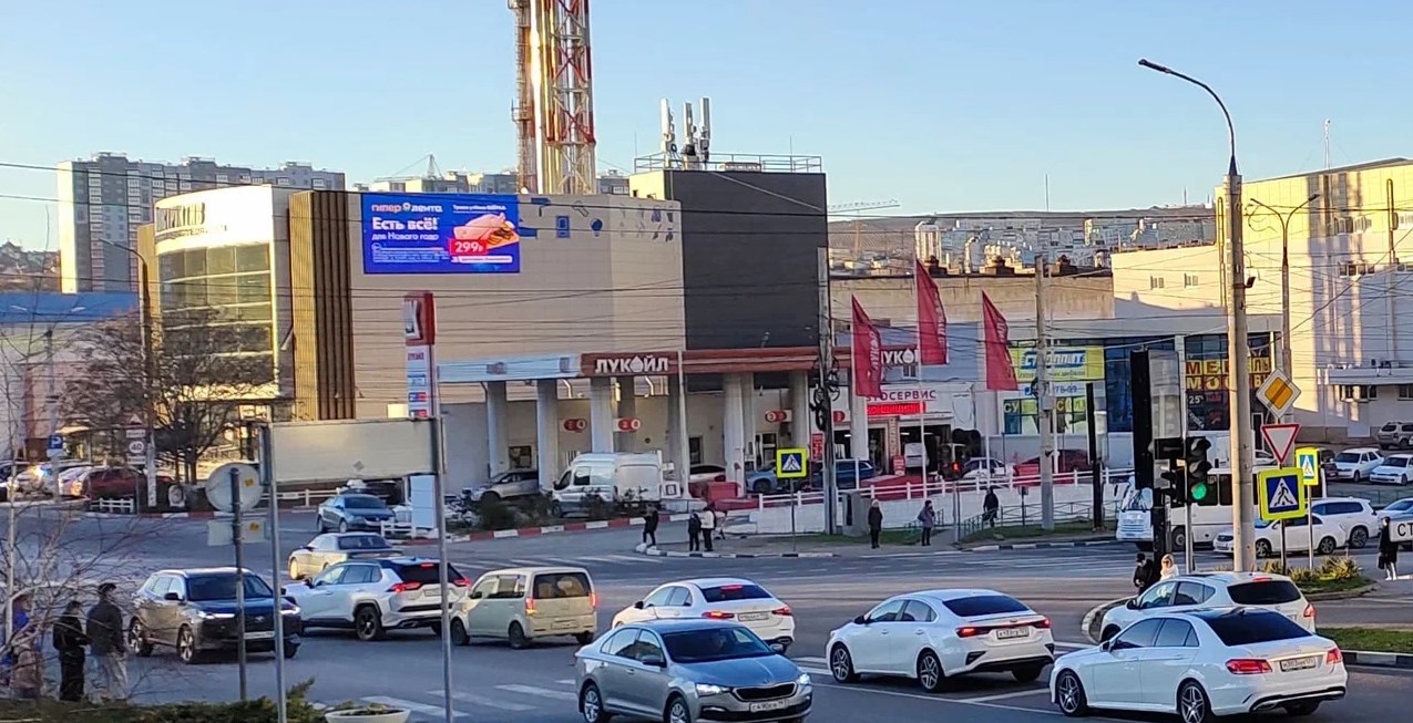 Фотография рекламного носителя, тип: Медиафасад, адрес: Дзержинского пр-т. Х Хворостянского ул., Новороссийск, Краснодарский край, Россия. Сторона А1-А10 №1078726