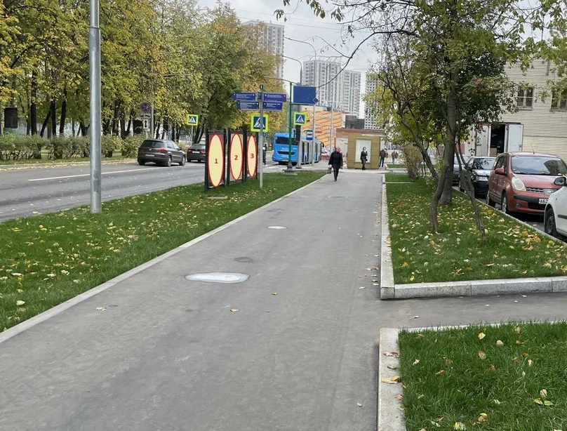 Фотография рекламного носителя, тип: Афиша 1.75x1.8, адрес: Чонгарский б-р., д.3, стенд 3, Москва, Россия. Сторона B №883878