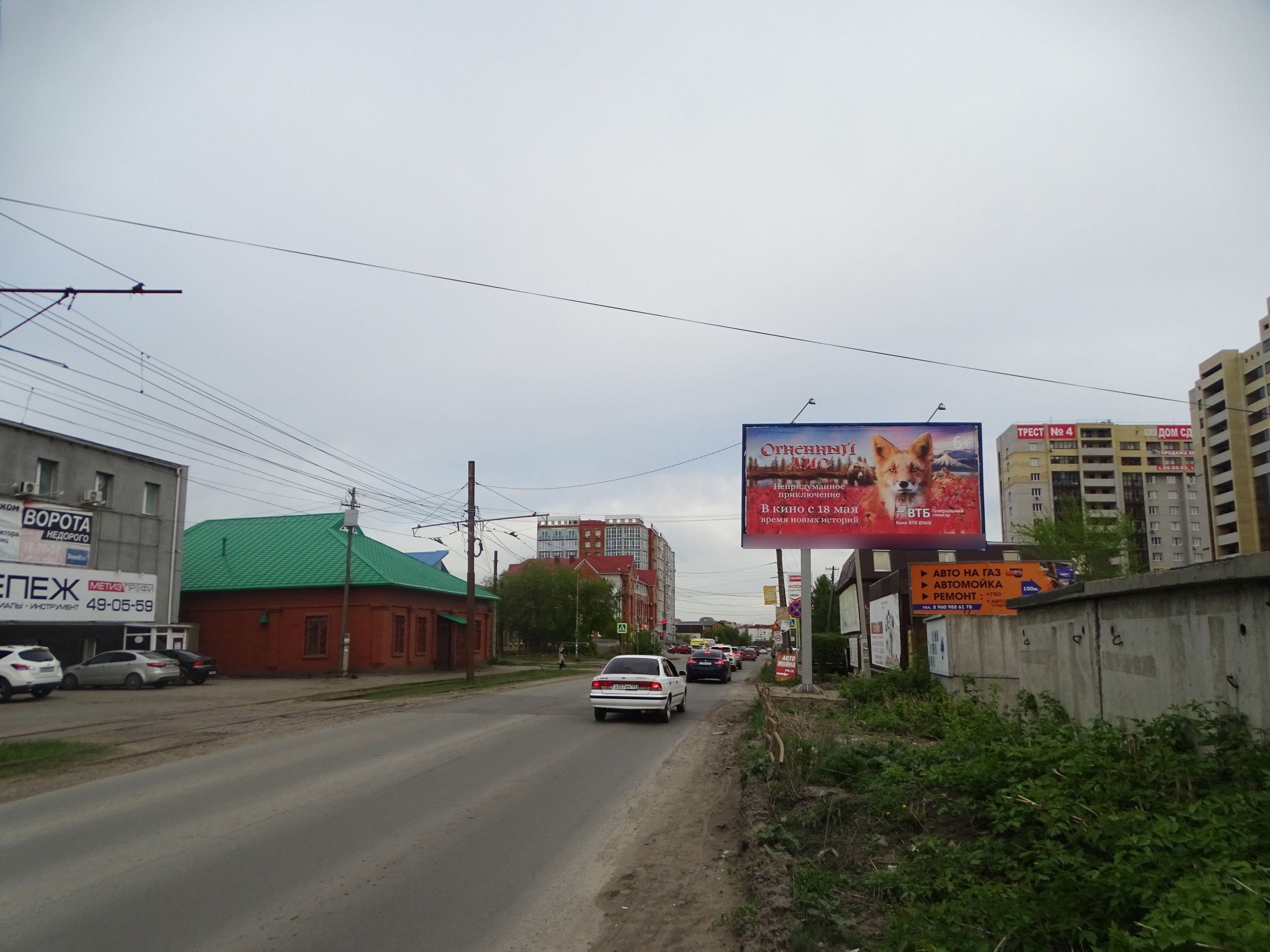 Фотография рекламного носителя, тип: Билборд 3x6, адрес: Октябрьская ул. Х Гусарова ул., Омск, Омская область, Россия. Сторона А №609876