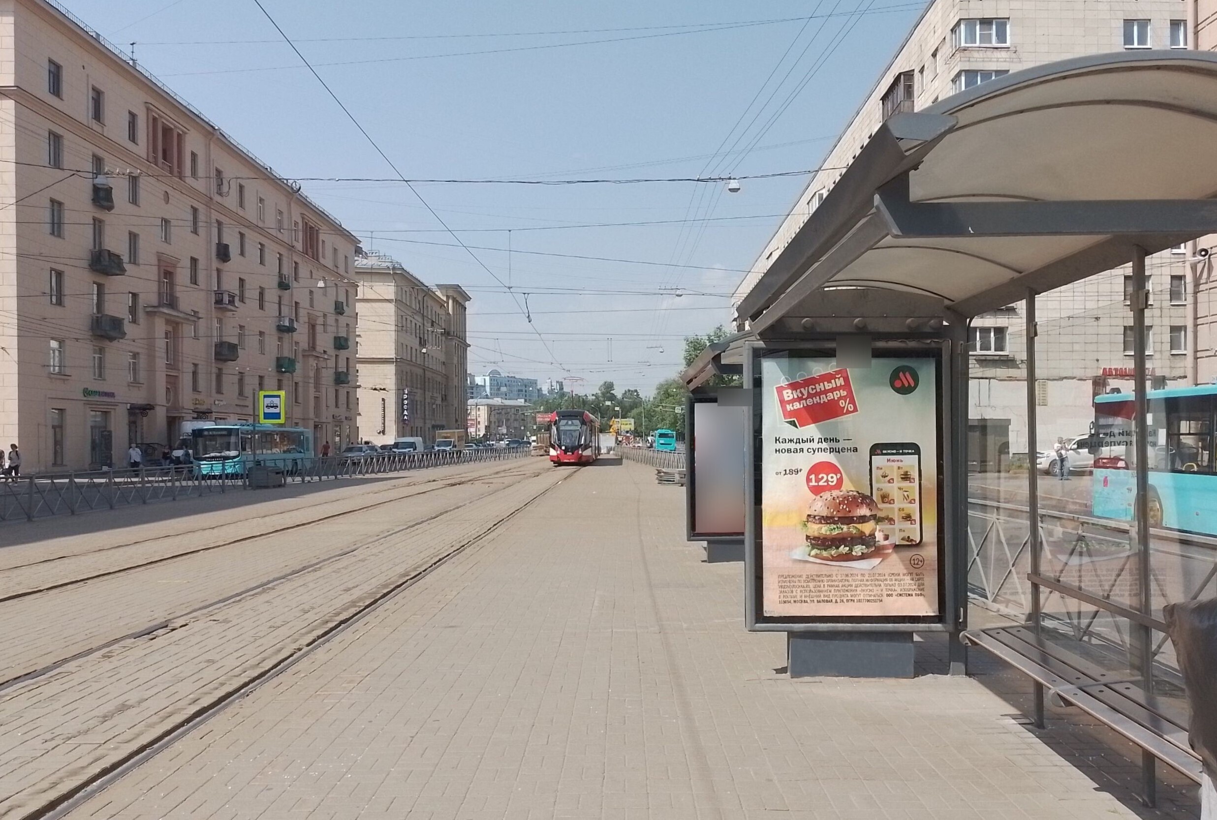 Фотография рекламного носителя, тип: Остановка 1.8x1.2, адрес: Новочеркасский пр-т., д.26, поз.1, Санкт-Петербург, Россия. Сторона А №140324