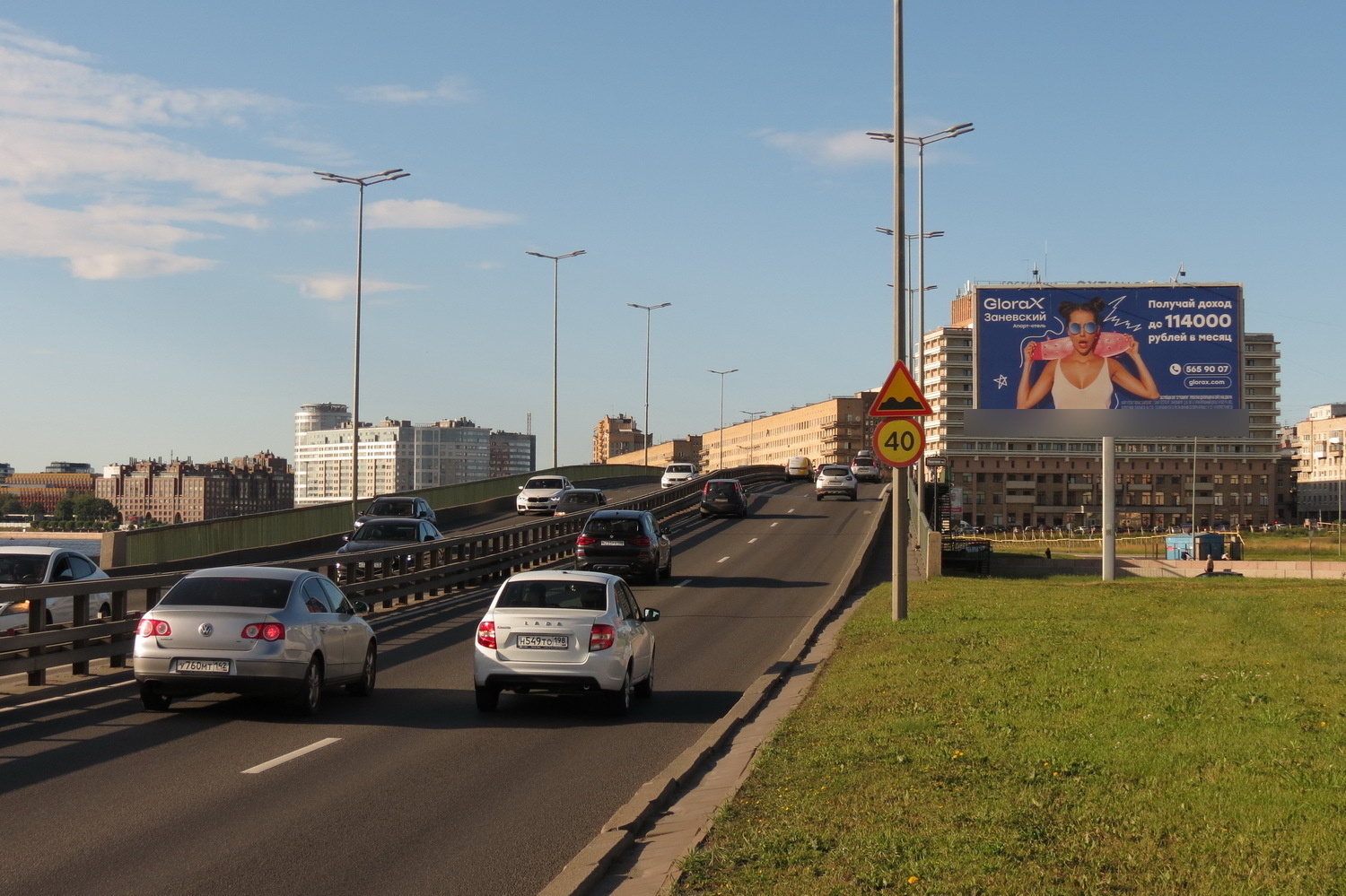 Фотография рекламного носителя, тип: Билборд 3x6, адрес: Малоохтинская наб., въезд на Малоохтинский мост, Санкт-Петербург, Россия. Сторона А №120856