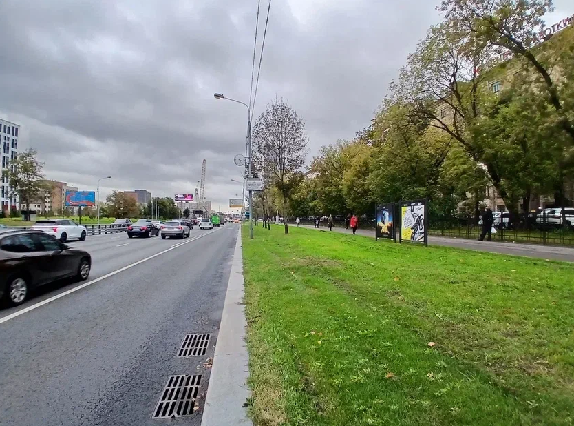 Фотография рекламного носителя, тип: Афиша 1.75x1.8, адрес: Дмитровское ш., д.9, поз.3, стенд 2, Москва, Россия. Сторона A №886737