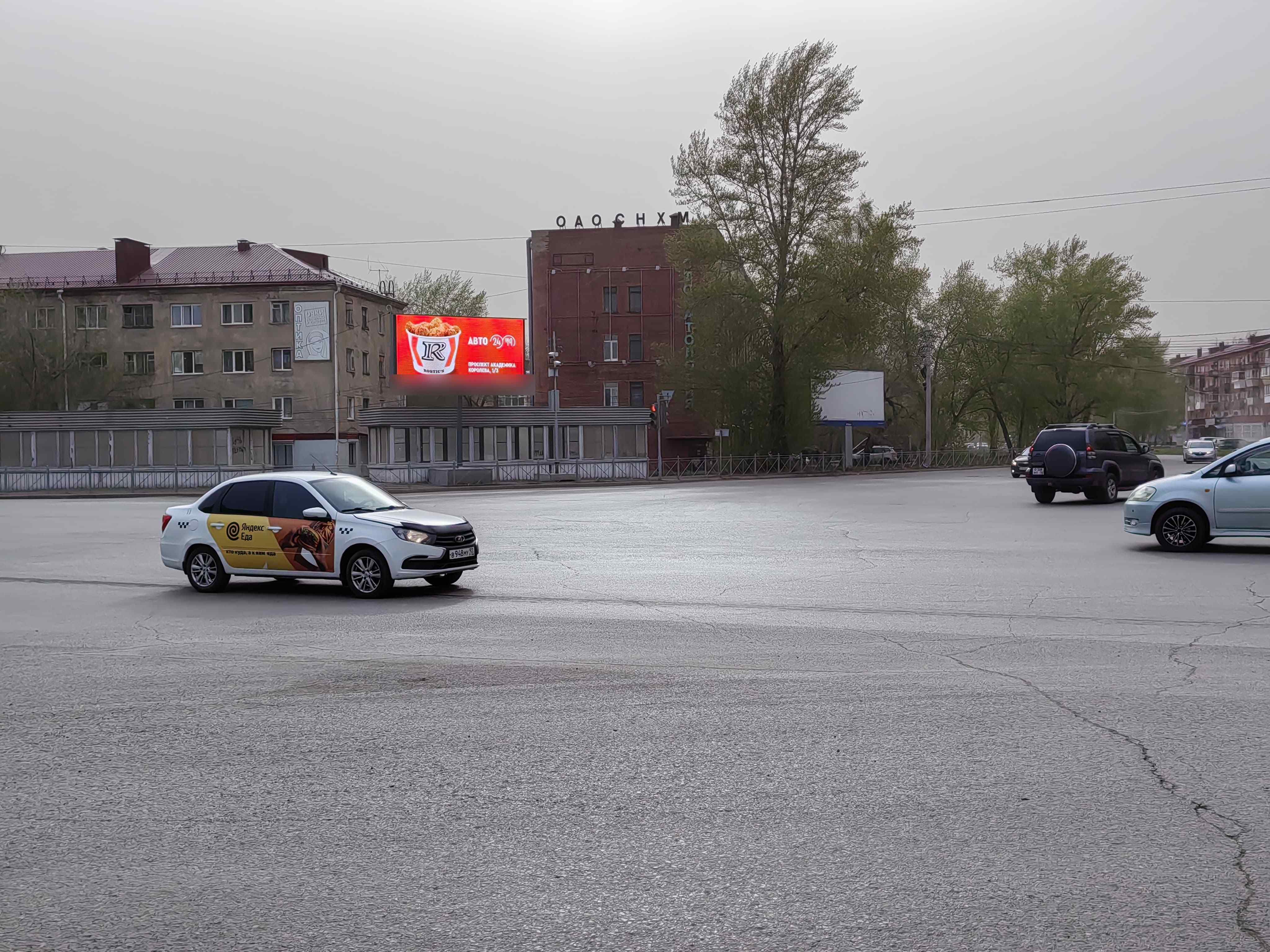 Фотография рекламного носителя, тип: Билборд 3x6, адрес: Химиков ул., д.57, Омск, Омская область, Россия. Сторона А1 №850758