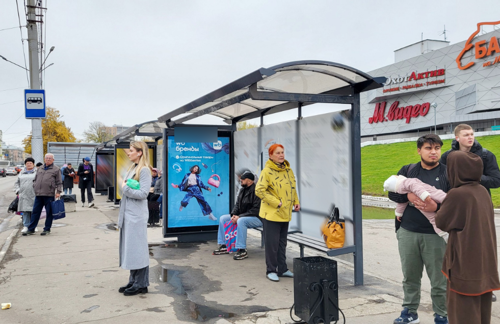 Фотография рекламного носителя, тип: Остановка 1.8x1.2, адрес: Московское ш., д.5А, поз.3, Рязань, Рязанская область, Россия. Сторона A №1398117