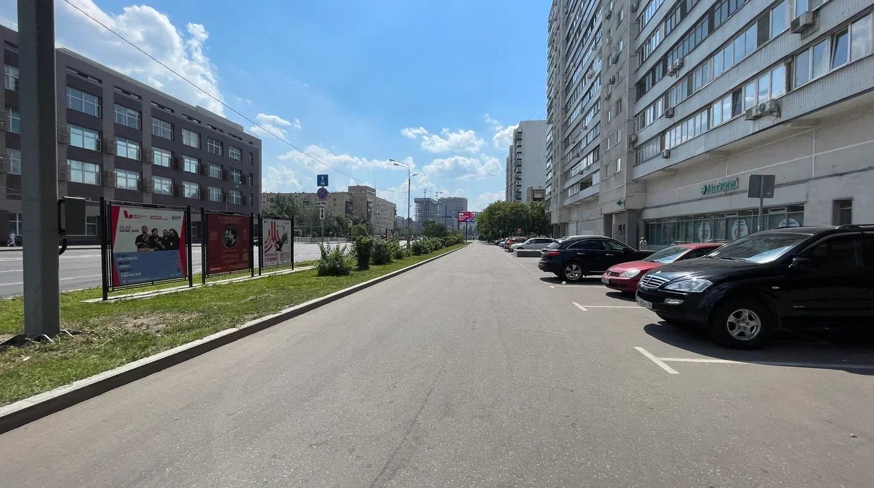 Фотография рекламного носителя, тип: Афиша 1.75x1.8, адрес: Бутырская ул., д.15, поз.1, стенд 2, Москва, Россия. Сторона B №886587