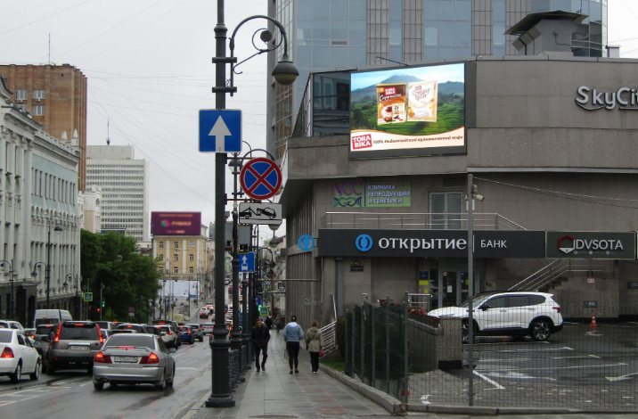 Фотография рекламного носителя, тип: Видеоэкран, адрес: Алеутская ул., д.45, Владивосток, Приморский край, Россия. Сторона Аh1-Аh4 №1075519