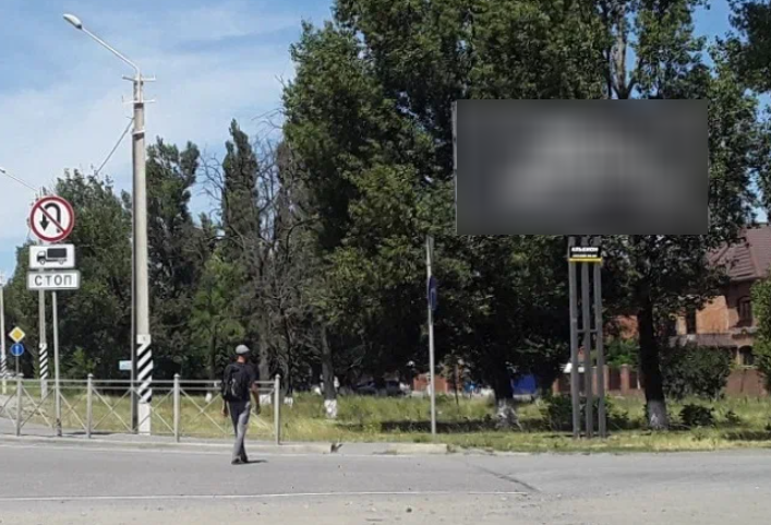 Фотография рекламного носителя, тип: Билборд 3x6, адрес: Харьковской ул. Х Проселочный пер., Новошахтинск, Ростовская область, Россия. Сторона А №1332596