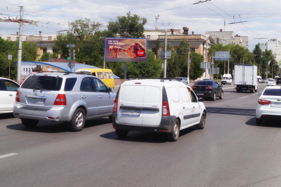 Фотография рекламного носителя, тип: Билборд 3x6, адрес: Ленина пр-т. Х Дзержинского пл., поз.1, Волгоград, Волгоградская область, Россия. Сторона Б1-Б3 №337504