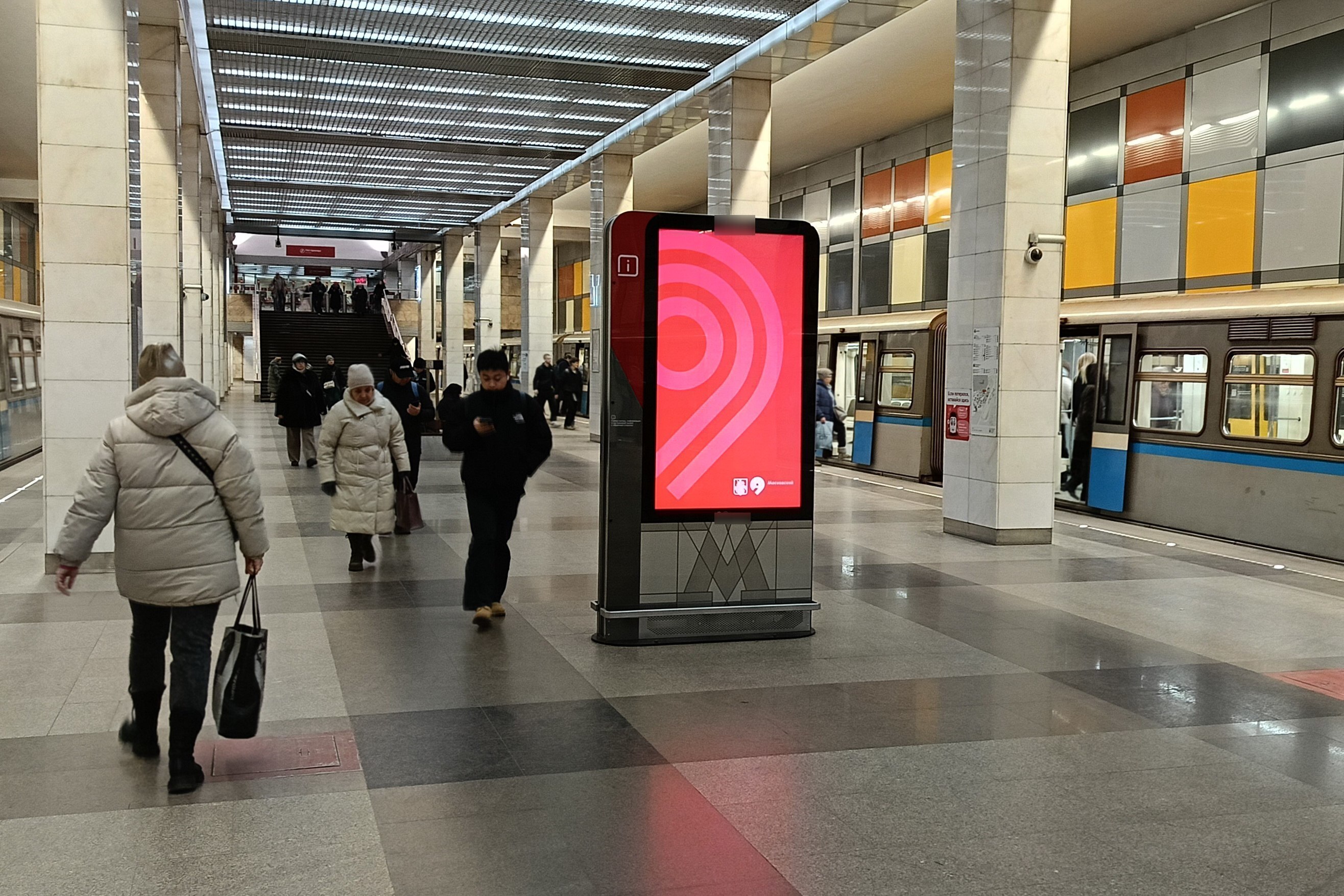 Фотография рекламного носителя, тип: Видеоэкран, адрес: Станция метро «Саларьево», линия Сокольническая, Москва, Россия. Сторона/вариант A2 №1373860