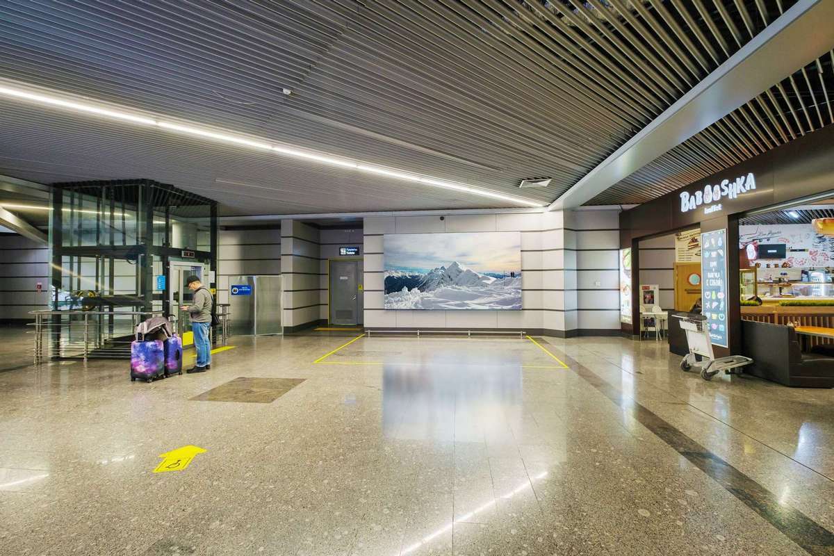 Фотография рекламного носителя, тип: Лайтбокс, адрес: Аэропорт «Адлер», Мира ул., д.50, Адлер, Краснодарский край, Россия. Сторона/вариант A №1348675