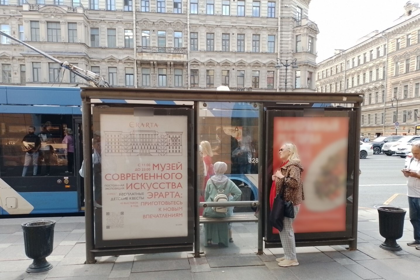 Фотография рекламного носителя, тип: Остановка 1.8x1.2, адрес: Невский пр-т., д.114, поз.2, Санкт-Петербург, Россия. Сторона Б1-Б5 №140067