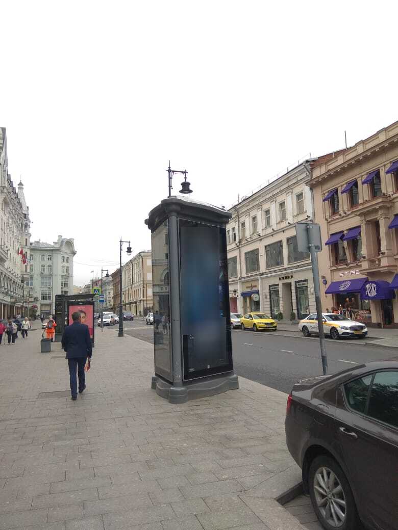 Фотография рекламного носителя, тип: Пиллар 3x1.4, адрес: Петровка ул., д.7, Москва, Россия. Сторона B №262362