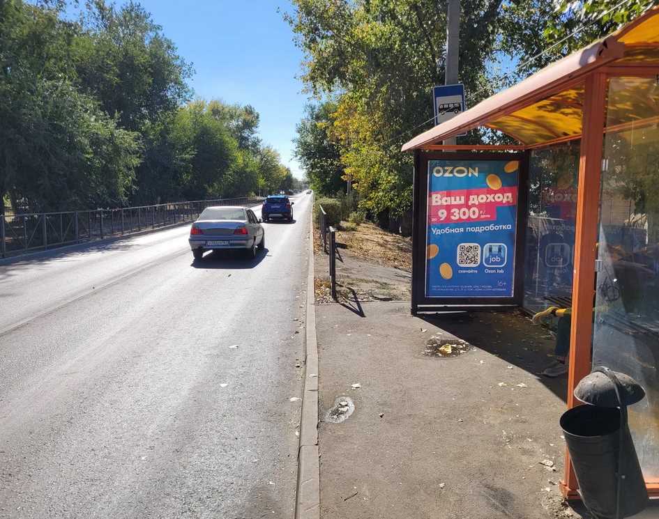 Фотография рекламного носителя, тип: Остановка 1.8x1.2, адрес: Спортивная ул., д.73, Новочеркасск, Ростовская область, Россия. Сторона A №1371328